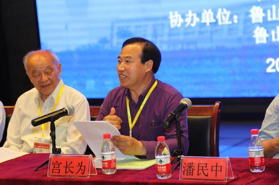 宫长为教授为此次论坛作总结发言(摄影/陈留彪)