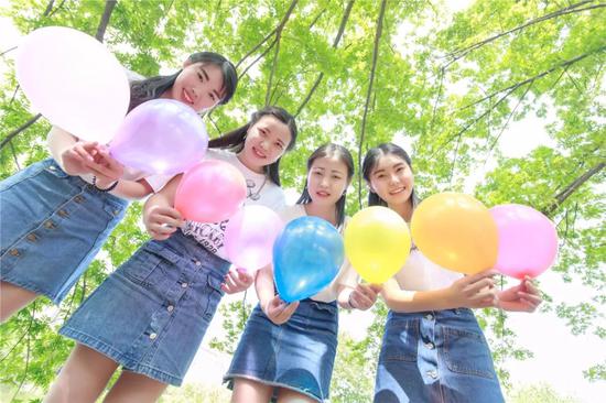 ▲信阳学院2018光电青春不散场(摄影:危少阳)