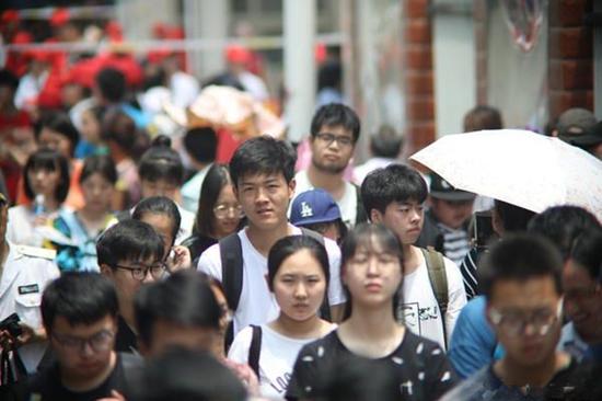 放榜了!各地高考成绩今起陆续公布