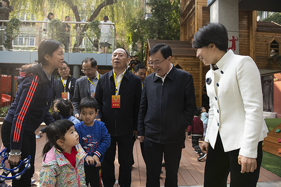 郑州市政协调研组来到郑州市实验幼儿园调研