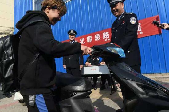 一名盗窃电动车嫌疑人的落网,扯开背后盗改销一条龙的黑幕