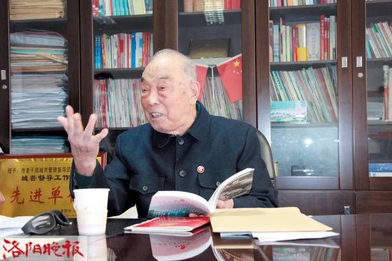 郭兴生前在办公室