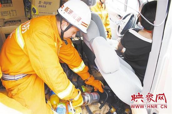 閆亞隆生前開(kāi)展救援行動(dòng)