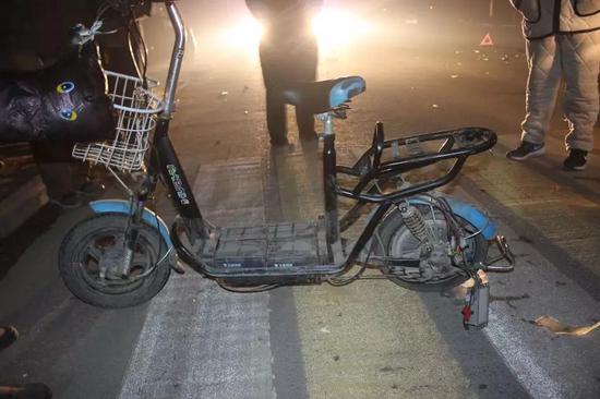 以上事故案例给我们敲响了警钟:未成年人和电动车的交通安全问题已不容忽视!