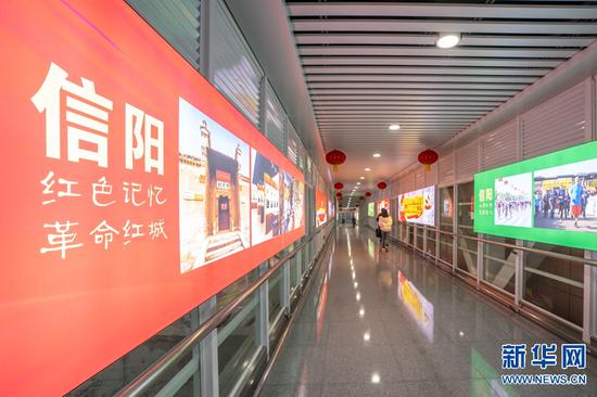 1月15日,联通信阳站南北站房的连廊。新华网发(王哲 摄)