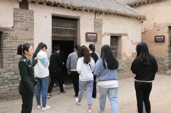 濮阳医专举办传承2019清明英烈主题团日活动