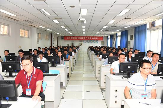 (资料图片 我省高考评卷现场)