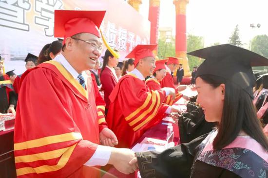 2、河南大学毕业证签发：河南大学民生学院 你的毕业证是河南大学还是民生学院颁发的？