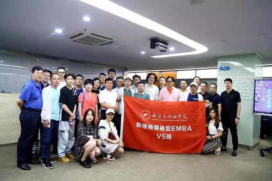 V5班的同学们在数联云感受科技的魅力