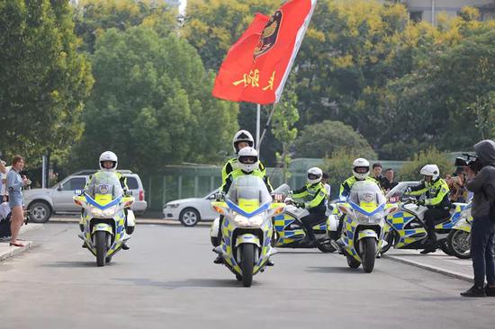 帅！郑州交警铁骑大队惊艳亮相