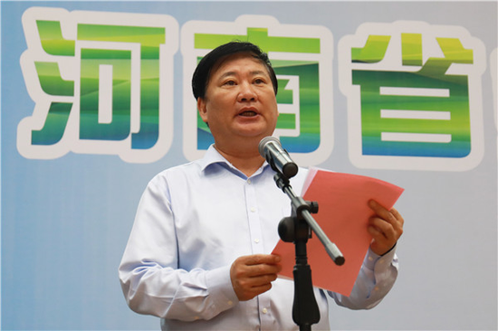 郑州市教育局党组书记、局长王中立致欢迎辞