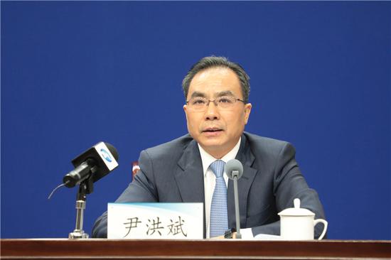 河南省人民政府副秘书长尹洪斌出席新闻发布会