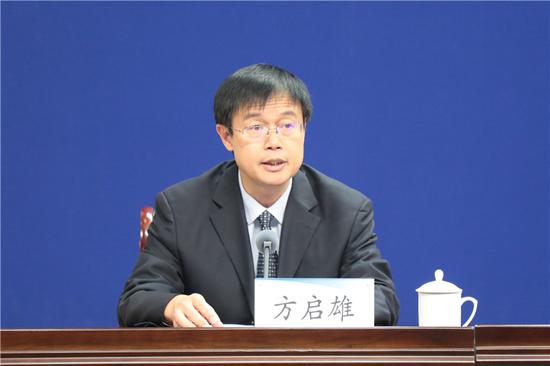 发布会由省政府新闻办公室主任方启雄主持