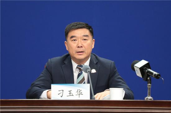 省教育厅副厅长刁玉华回答记者提问
