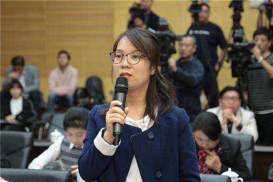河南日报记者提问
