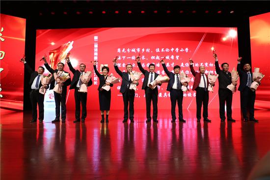 杜伟强、李明、李慧军等10位校长被授予第二届河南最具影响力校长荣誉称号