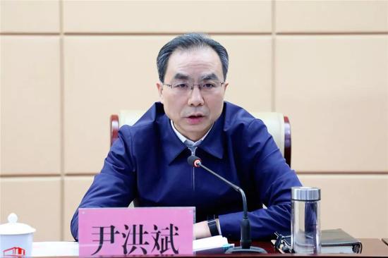 省政府副秘书长尹洪斌主持会议
