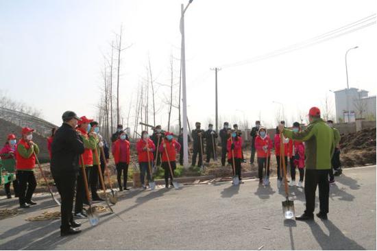 郑州绿博园开展义务植树活动