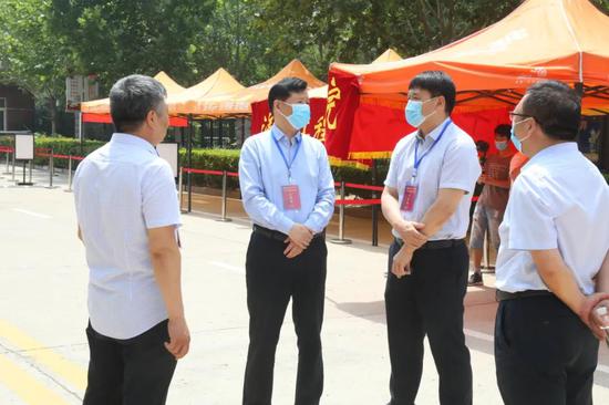 校党委书记李四清现场指导返校复学工作
