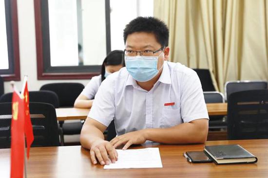 土木工程学院副院长张永 汇报学院毕业生就业工作
