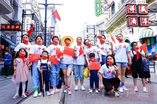 电影小镇中国红