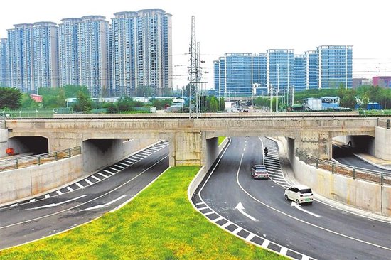 10月初，平顶山市稻香路实现全线贯通。 禹舸 摄