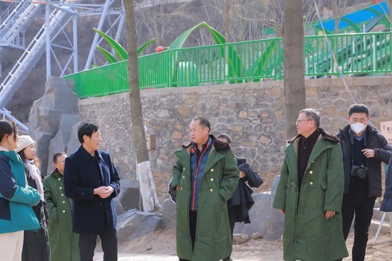 姜继鼎调研宝泉·崖天下景区相关项目建设情况