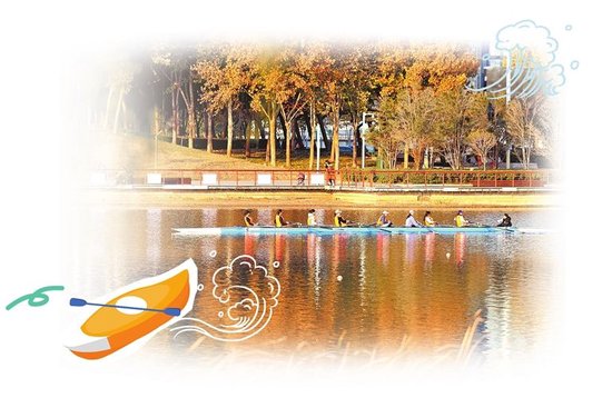 市民在郑州市龙子湖公园划船。 图片除供图外均为记者 邓放 摄
