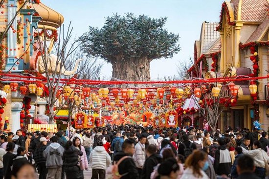 银基动物王国春节人流如织