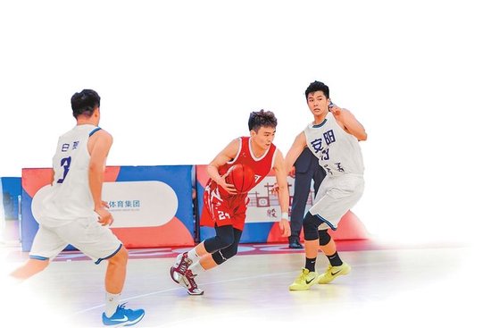 揭幕战激烈开打。 联赛官方图片