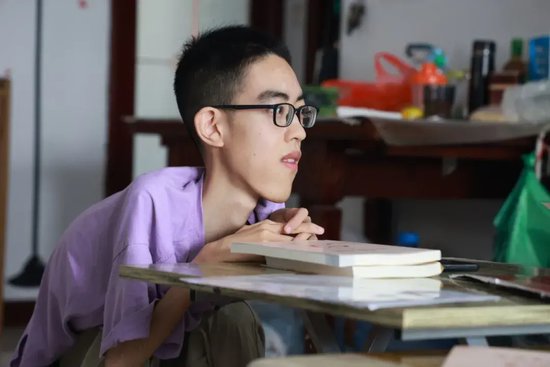 （韩圣强在家中 通讯员 张若含 摄影）&nbsp;