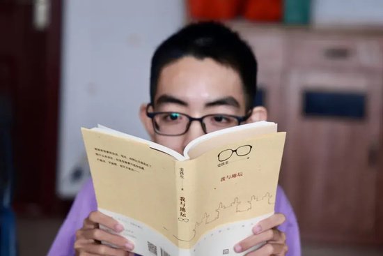 （韩圣强在看书 通讯员 张若含 摄影）&nbsp;&nbsp;