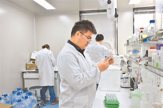 周口国家农高区科创中心科研忙。卢涛 摄
