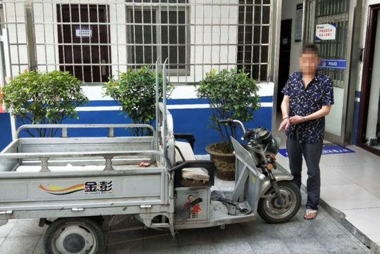 新密男子大热天偷走两辆电动车 两小时不到就