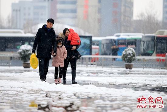 一场瑞雪牵绊了多少人的脚步