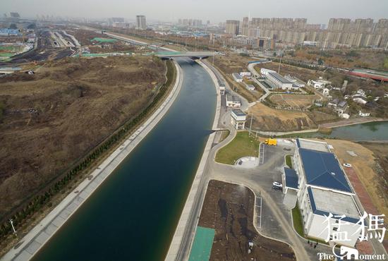 今年入夏以来，郑州市用水量急剧增加。