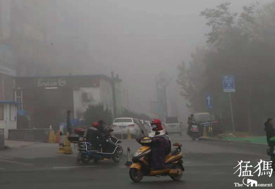 受高空槽影响,今天(30日)我省云量较多,部分地区还出现了零星降水。