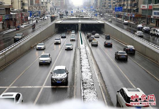 市内主要道路积雪已经融化