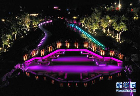 这是河南省开封市涧水河夜景（无人机照片，6月1日摄）。