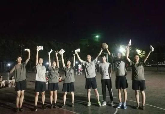 运动会作为第一方阵出旗
