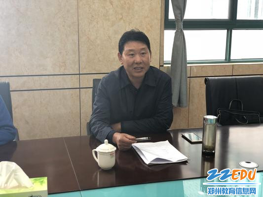 市教育局党组成员、副调研员郭跃华进行指导