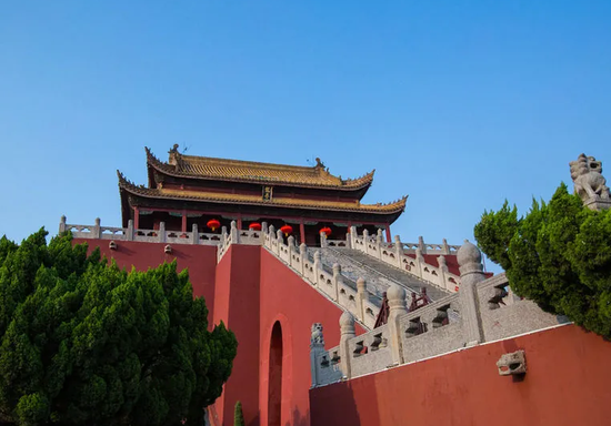 热门景区龙亭。