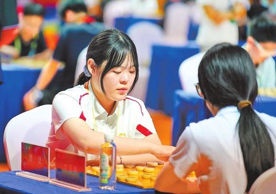 ② 安阳选手在省运会社会组·省辖市组象棋比赛中。