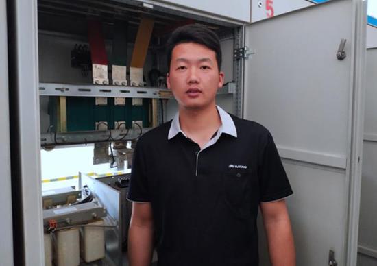 王永启给机器看病的医生设备出现问题为找病因连续工作近30个小时