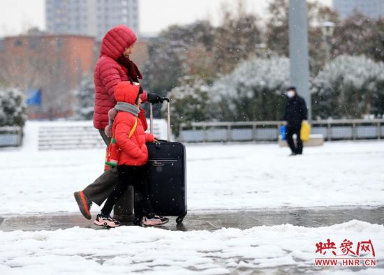 一场瑞雪牵绊了多少人的脚步