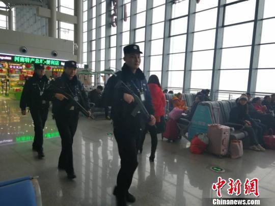 圖為機場特警巡邏。　機場警方供圖 攝