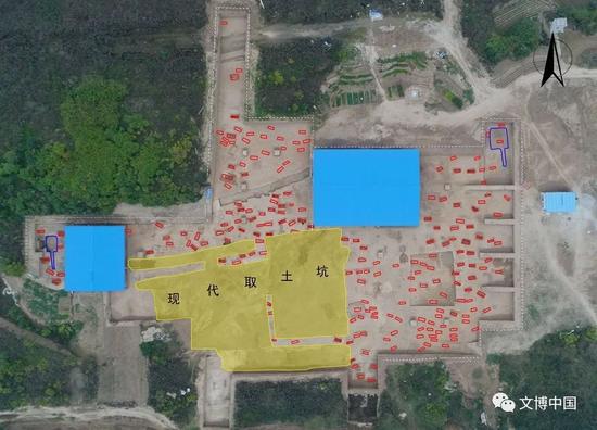 ▲杨官寨遗址庙底沟文化墓地发掘区航拍