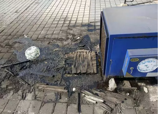 ▲排口處油漬隨地溢流