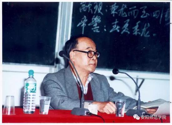 中国科学院历史研究所研究员、中国殷商文化学会会长王宇信先生为师生作学术报告