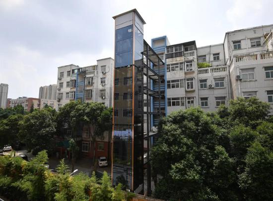 二七區興華南街168號院加裝的電梯